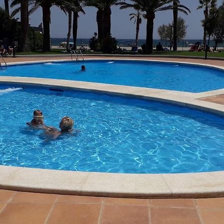 Appartement Premiere Ligne De Mer Avec Piscine Roses Zewnętrze zdjęcie