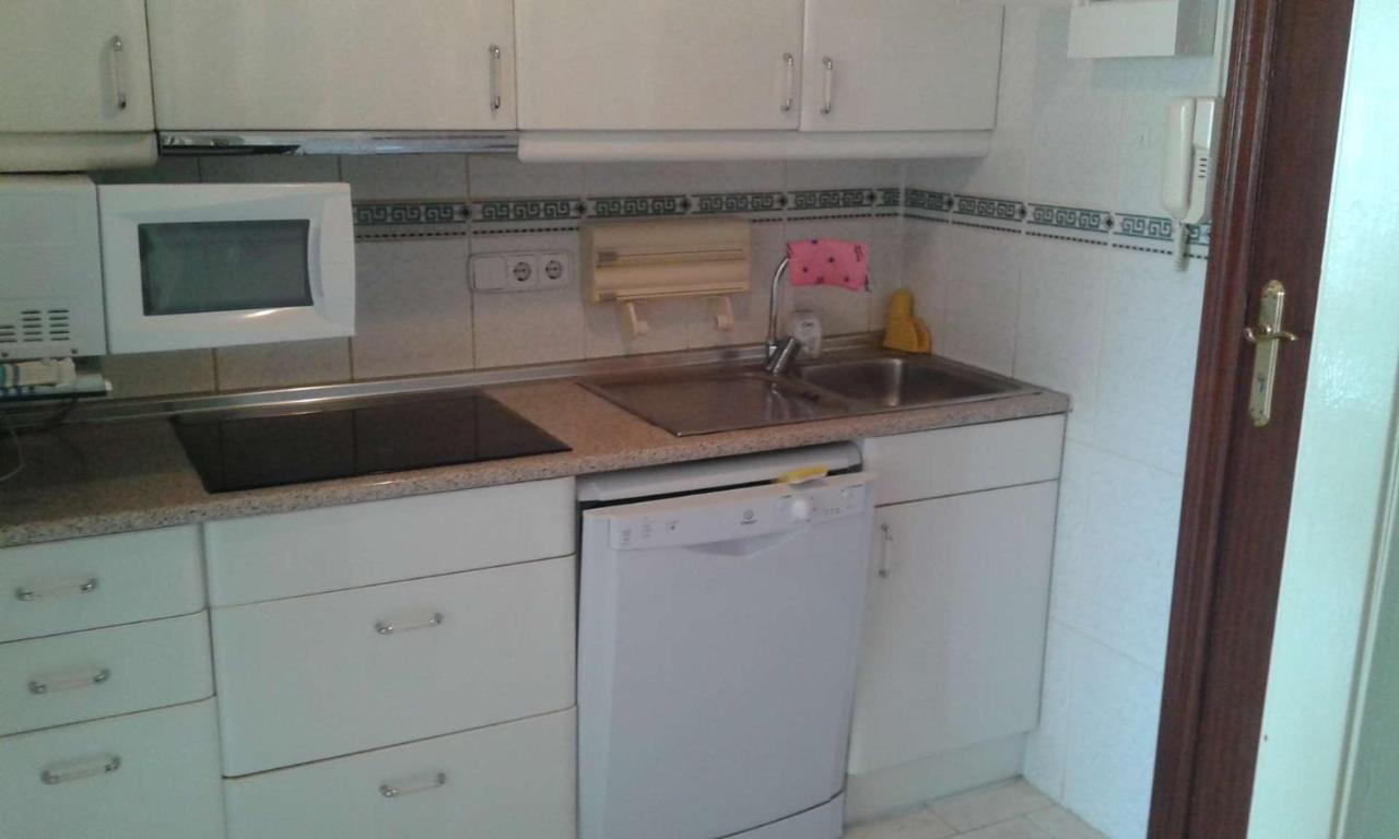 Appartement Premiere Ligne De Mer Avec Piscine Roses Zewnętrze zdjęcie