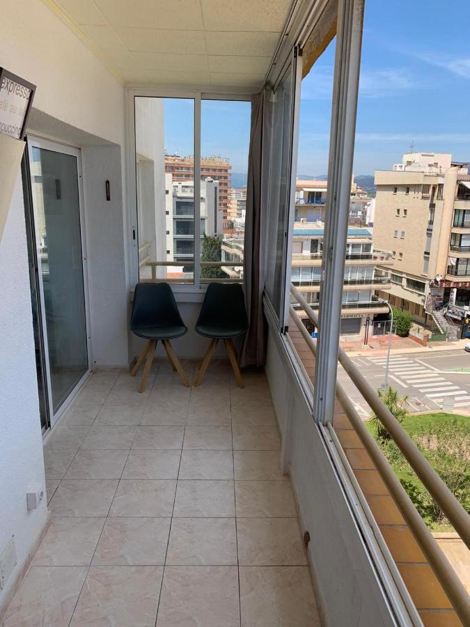 Appartement Premiere Ligne De Mer Avec Piscine Roses Zewnętrze zdjęcie