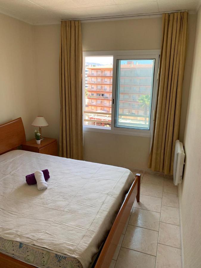 Appartement Premiere Ligne De Mer Avec Piscine Roses Zewnętrze zdjęcie