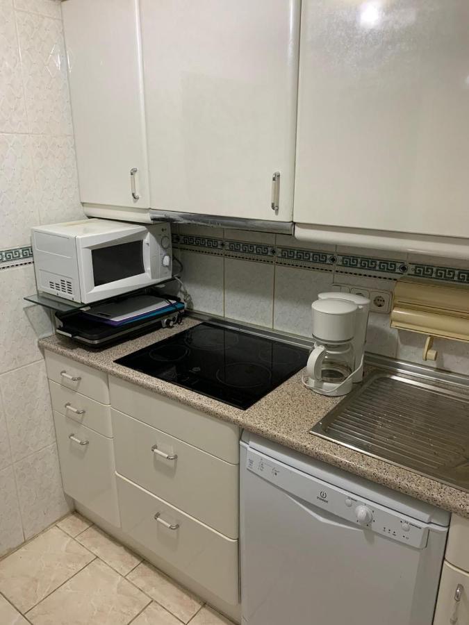 Appartement Premiere Ligne De Mer Avec Piscine Roses Zewnętrze zdjęcie