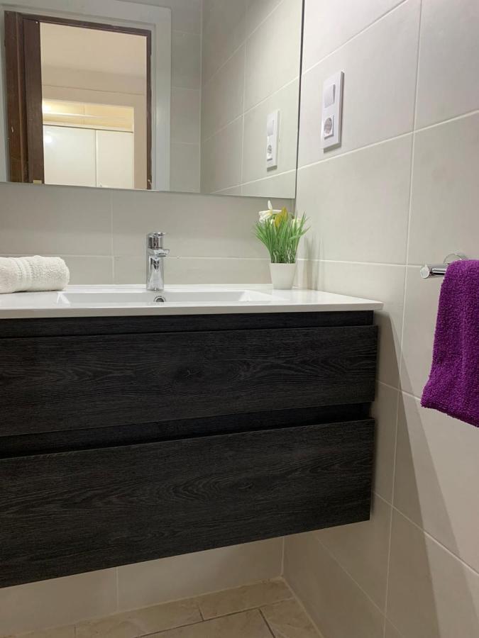 Appartement Premiere Ligne De Mer Avec Piscine Roses Zewnętrze zdjęcie