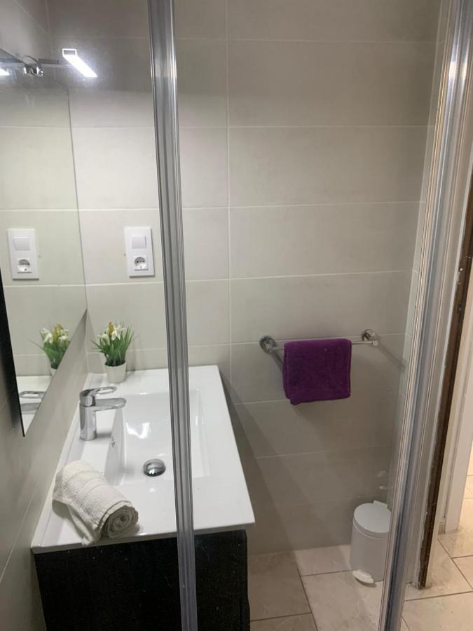 Appartement Premiere Ligne De Mer Avec Piscine Roses Zewnętrze zdjęcie