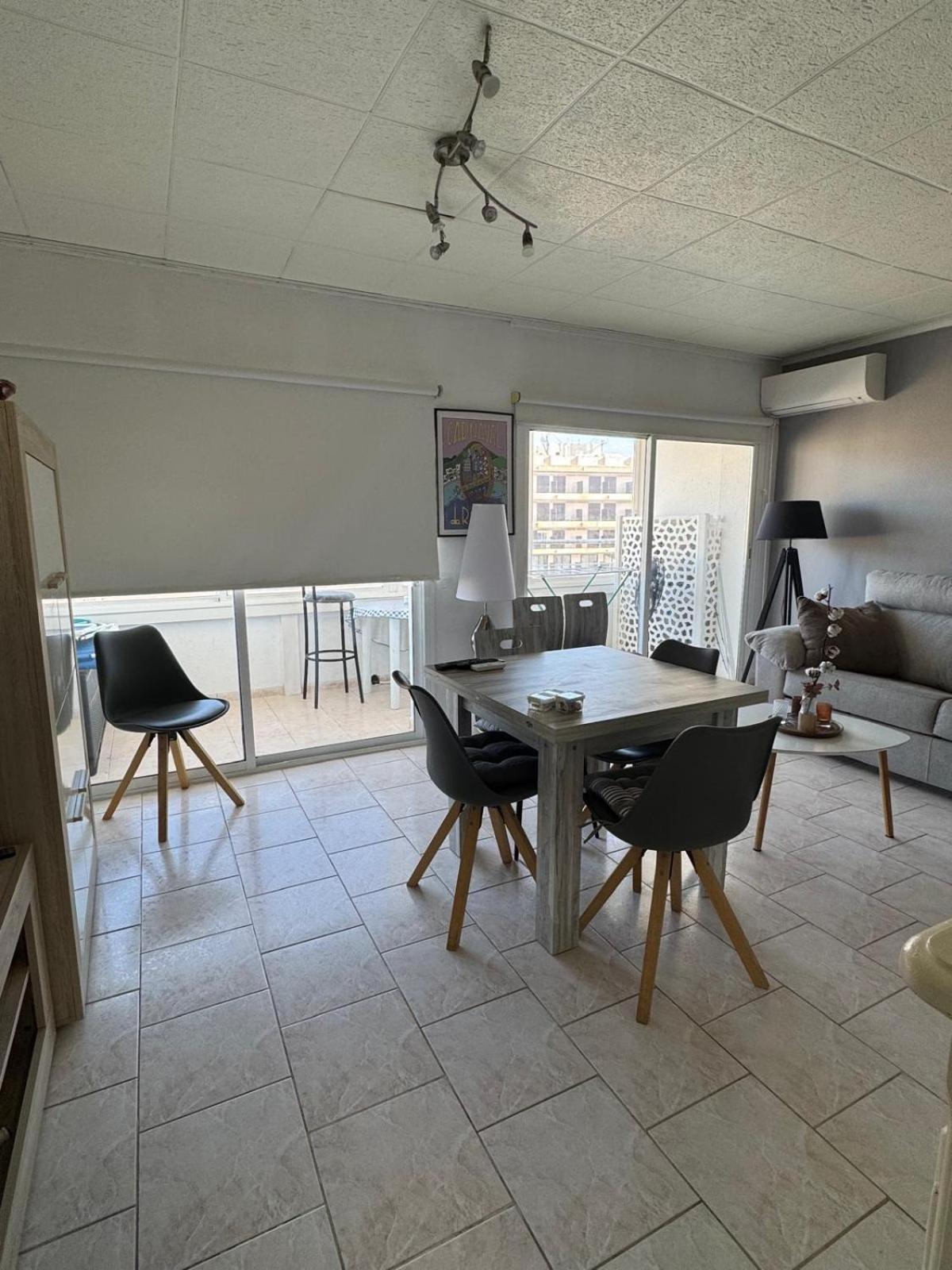 Appartement Premiere Ligne De Mer Avec Piscine Roses Zewnętrze zdjęcie
