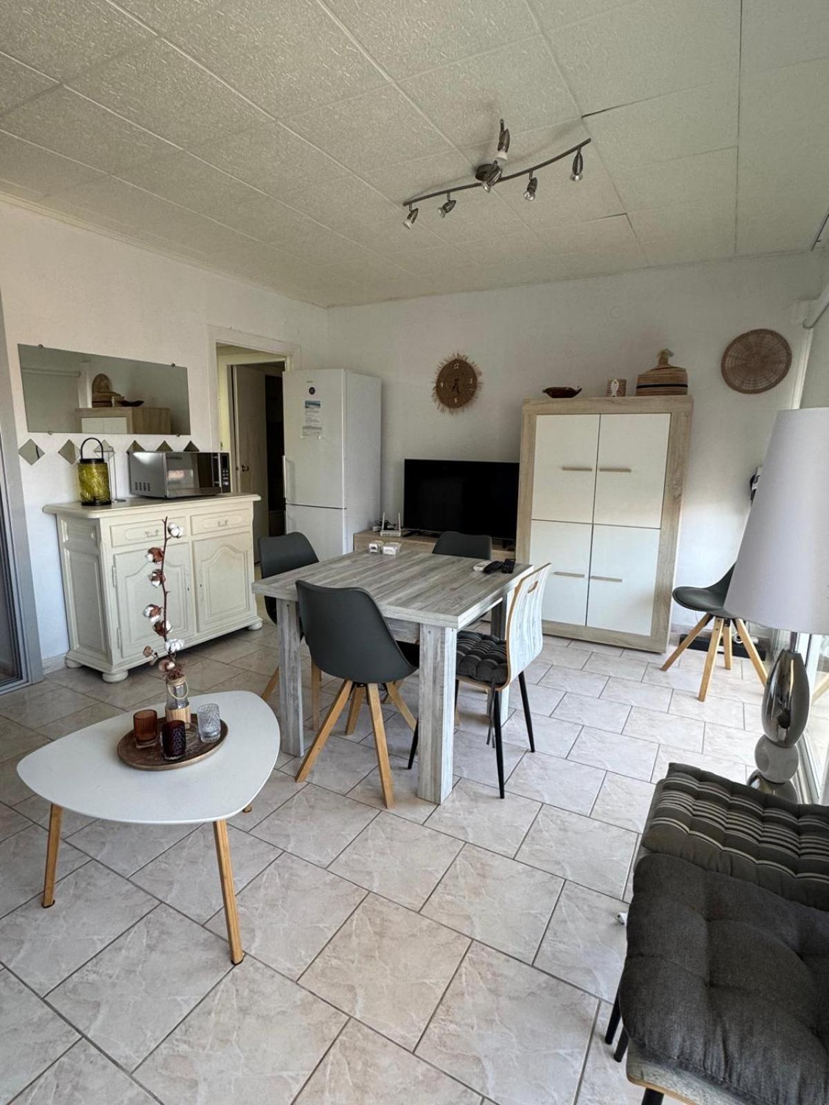 Appartement Premiere Ligne De Mer Avec Piscine Roses Zewnętrze zdjęcie
