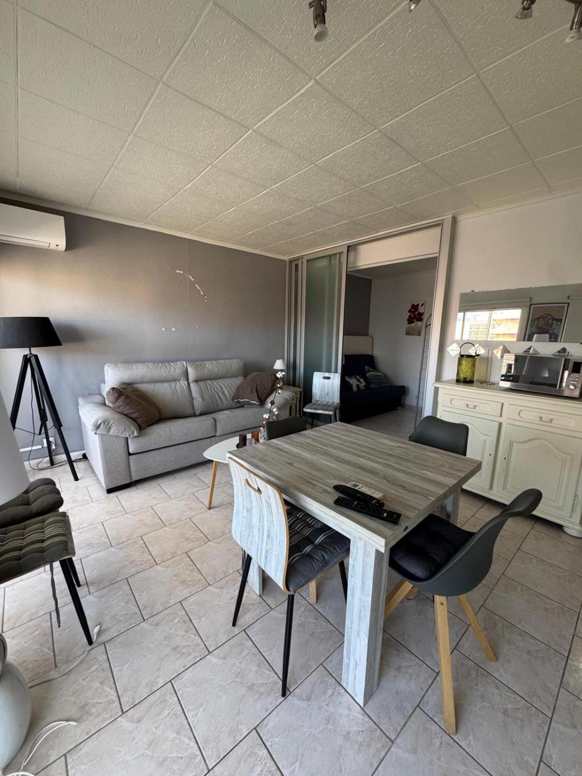 Appartement Premiere Ligne De Mer Avec Piscine Roses Zewnętrze zdjęcie