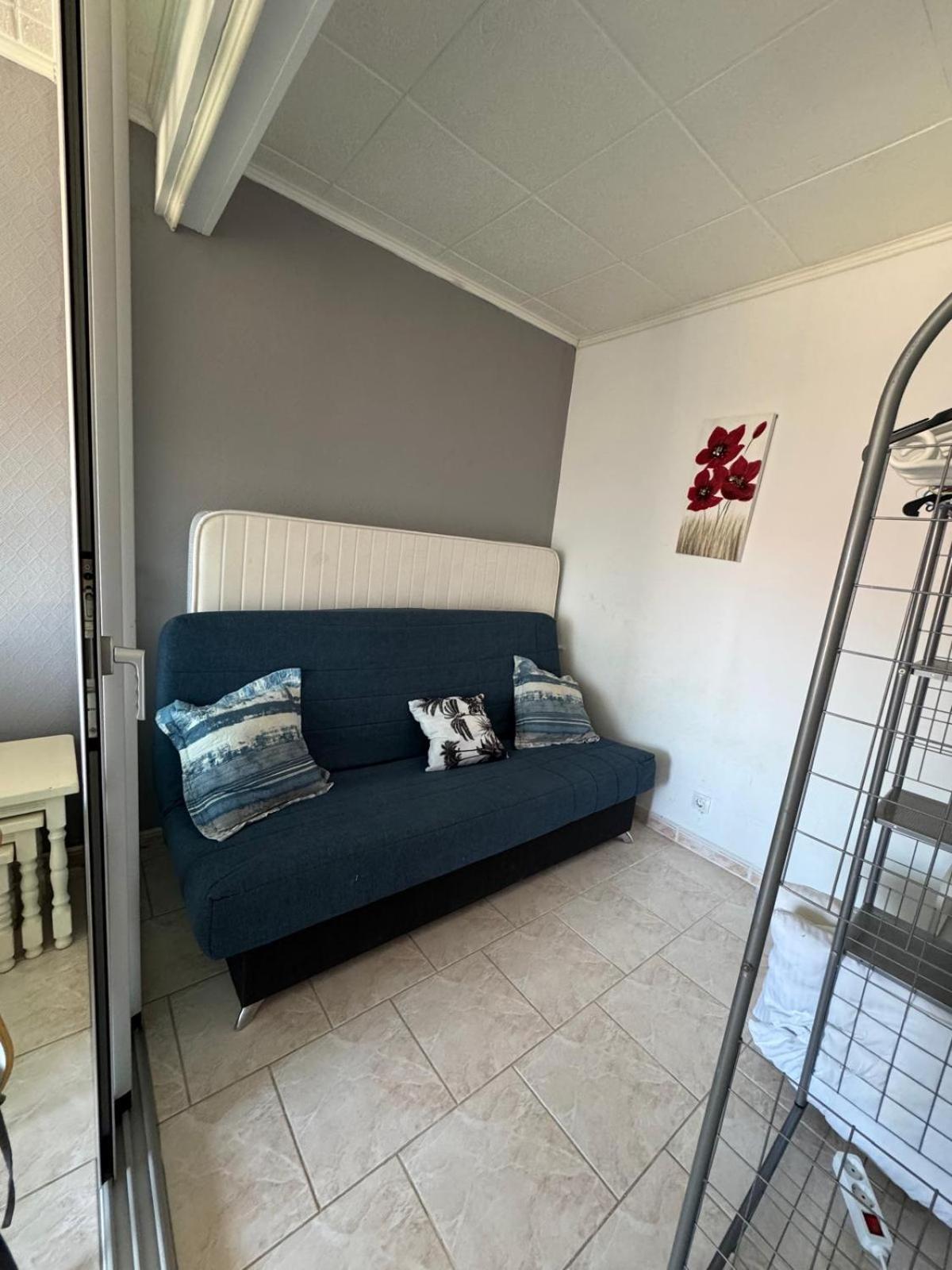 Appartement Premiere Ligne De Mer Avec Piscine Roses Zewnętrze zdjęcie