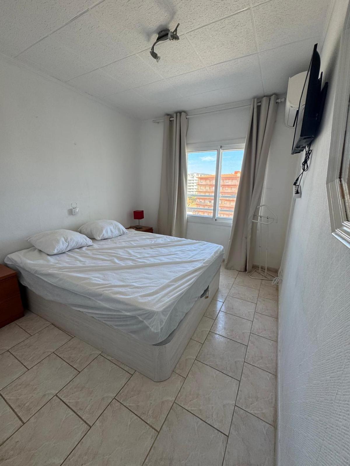 Appartement Premiere Ligne De Mer Avec Piscine Roses Zewnętrze zdjęcie