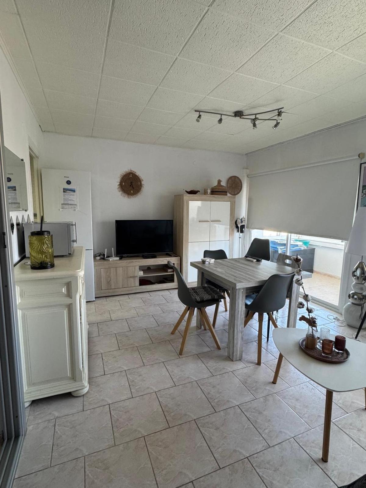 Appartement Premiere Ligne De Mer Avec Piscine Roses Zewnętrze zdjęcie