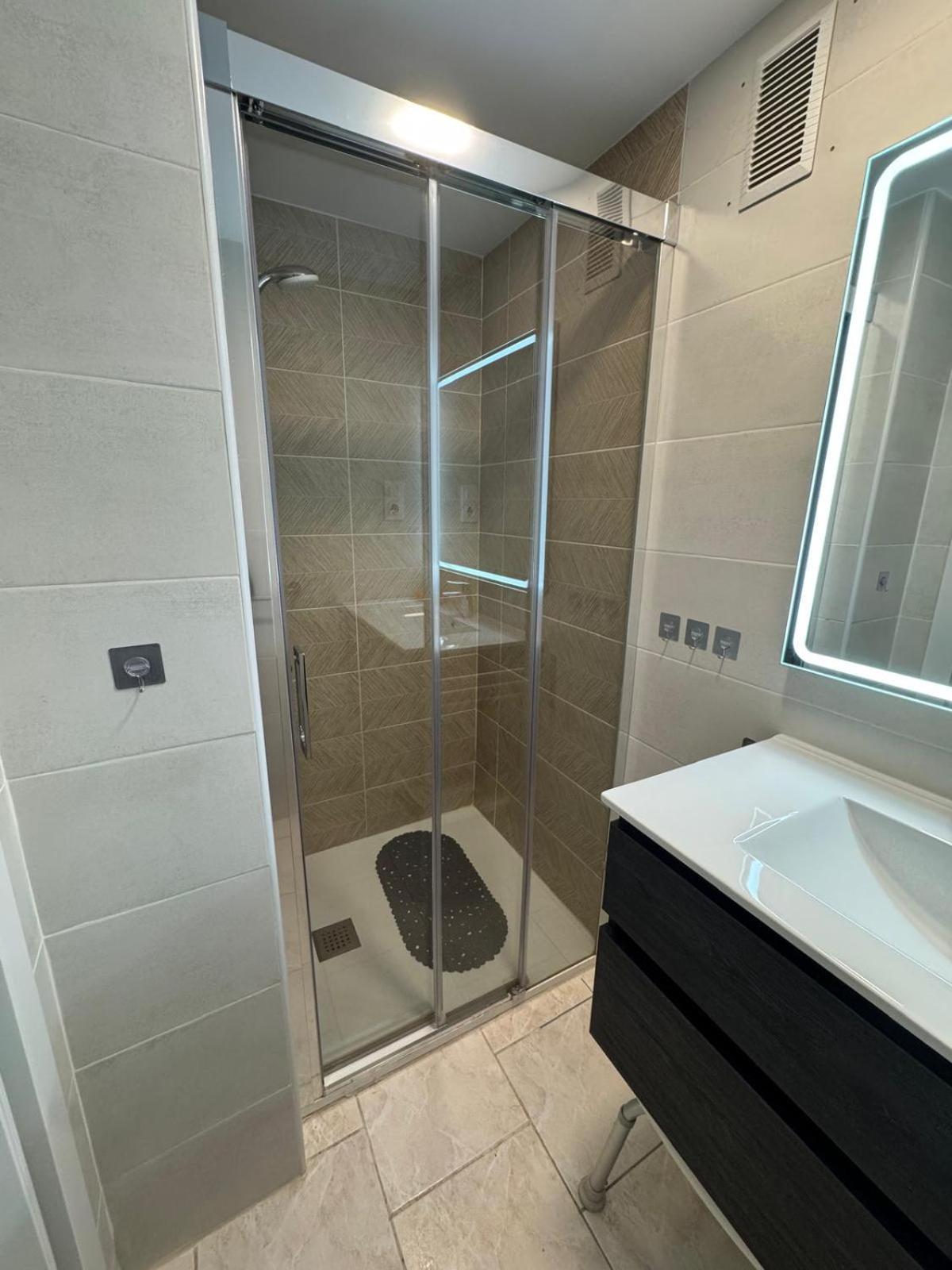 Appartement Premiere Ligne De Mer Avec Piscine Roses Zewnętrze zdjęcie